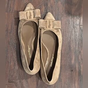 Ferragamo pumps in suede